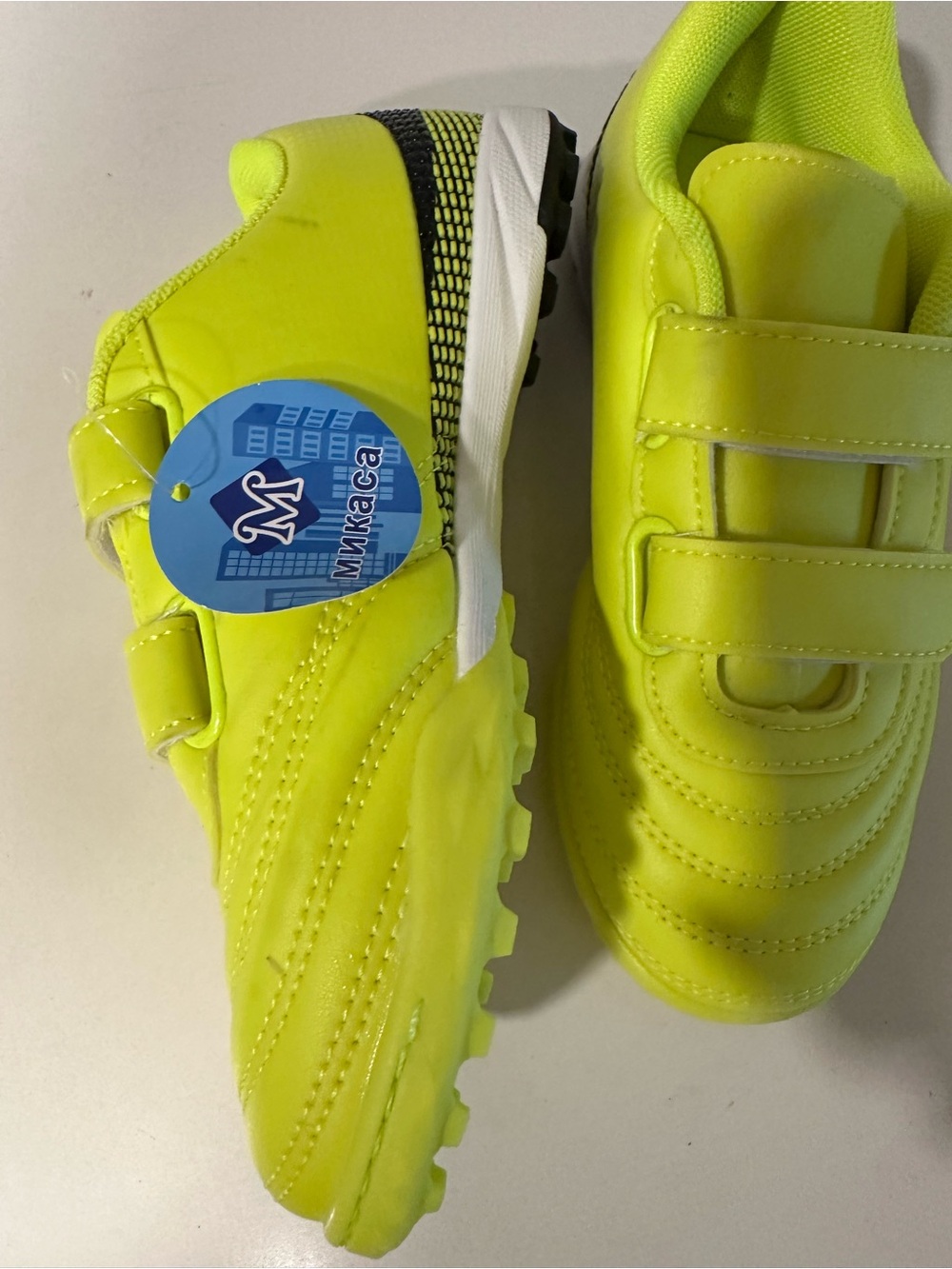 Kids soccer sneakers  Neon Yellow Hook-and-Loop Athletic Shoes, size 32 - Picture 3 of 6